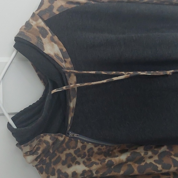 Womens 3x Leopard Print Sleeve Hoodie - Picture 2 of 5